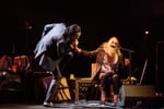 Musikalische Transzendenz: Nick Cave & Warren Ellis verzauberten das Sydney Opera House und lassen alle Welt mit neuem Live-Album „Australian Carnage - Live At The Sydney Opera House“ teilhaben