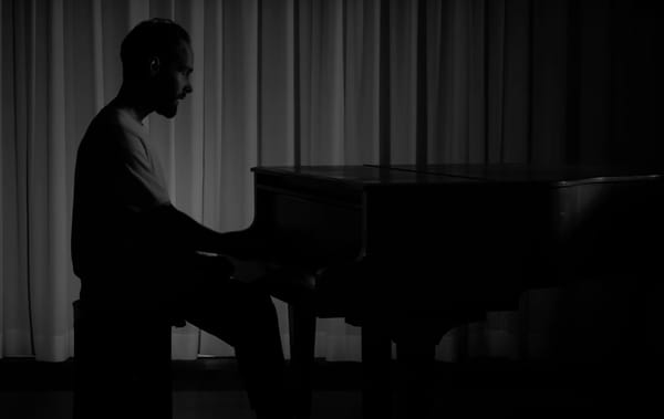 „Ich sehe was, was du nicht siehst“: Enno Bunger behandelt in neuem Song auf ergreifende und wunderschöne Weise das Thema Depressionen